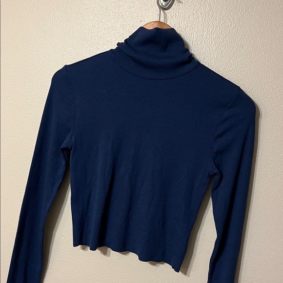 Eterne Cropped Fitted Turtleneck in Navy Blue - Picture 5 of 8
